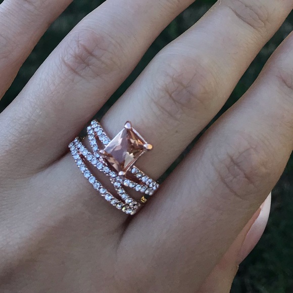 New Modyle Rose Gold Champagne CZ Stone ring - Picture 3 of 4